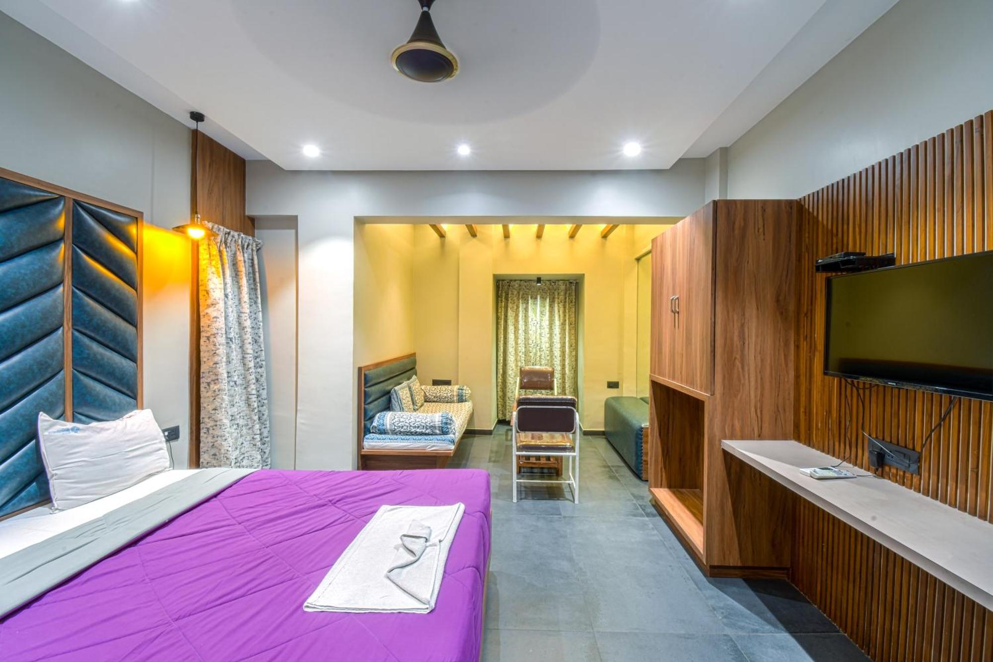 Hotel Vrindavan Deluxe Colhapur Exterior foto