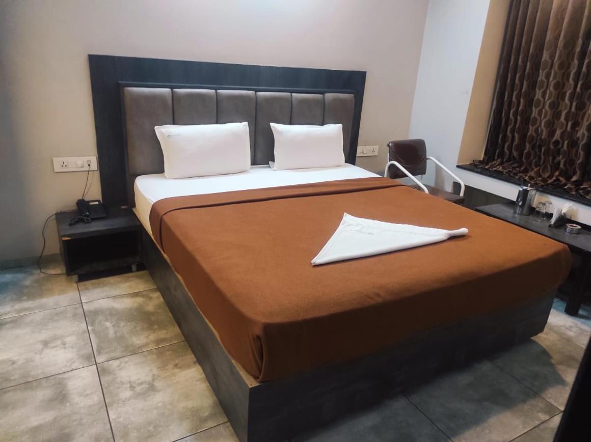 Hotel Vrindavan Deluxe Colhapur Exterior foto