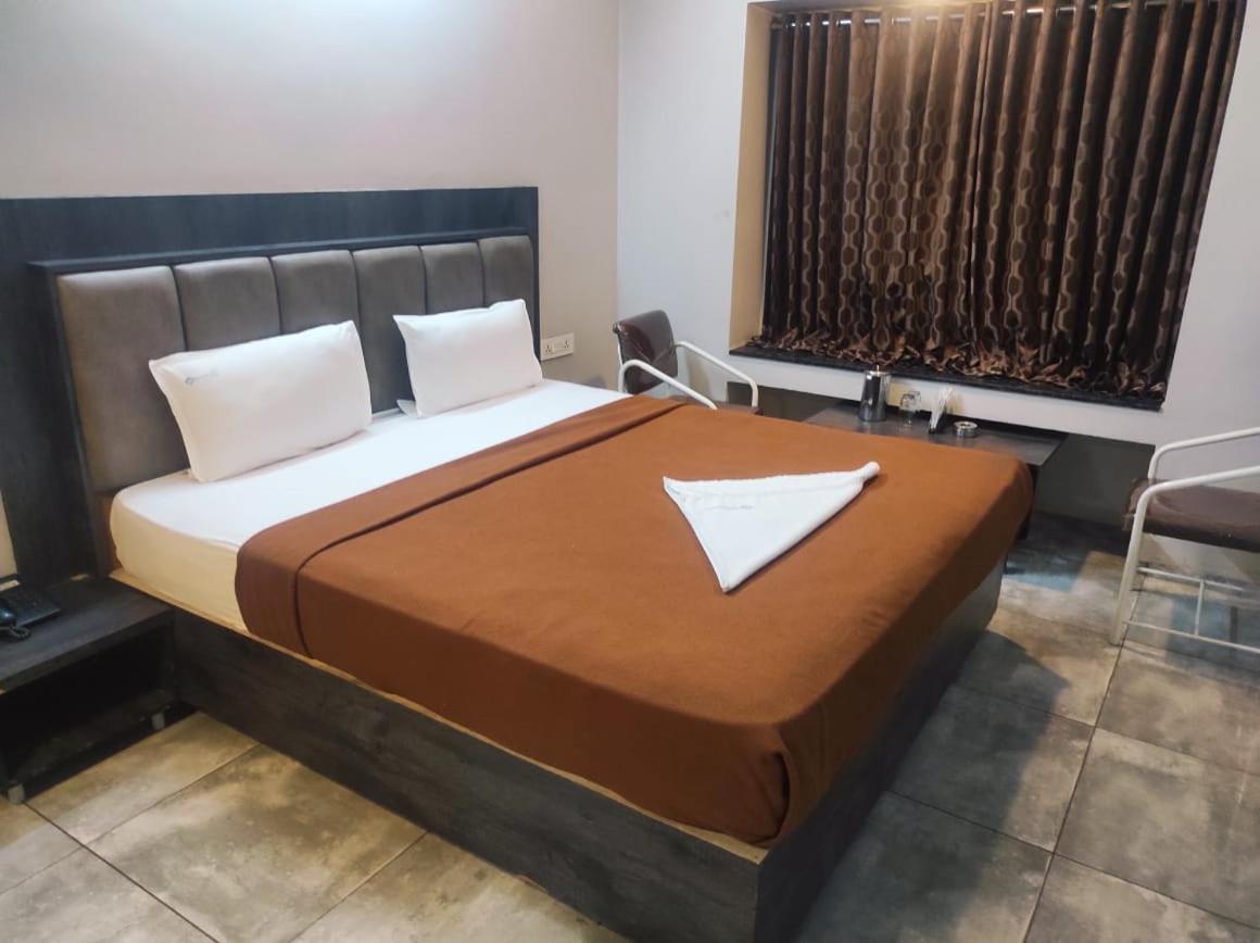 Hotel Vrindavan Deluxe Colhapur Exterior foto