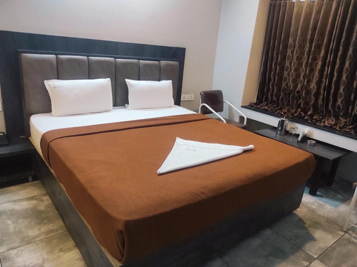 Hotel Vrindavan Deluxe Colhapur Exterior foto