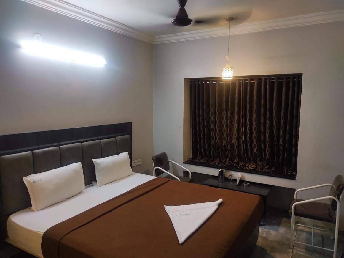 Hotel Vrindavan Deluxe Colhapur Exterior foto