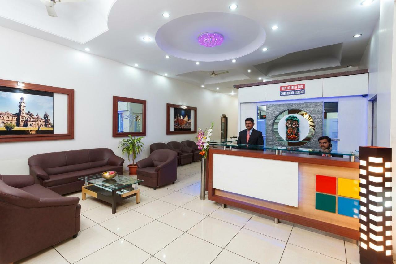 Hotel Vrindavan Deluxe Colhapur Exterior foto