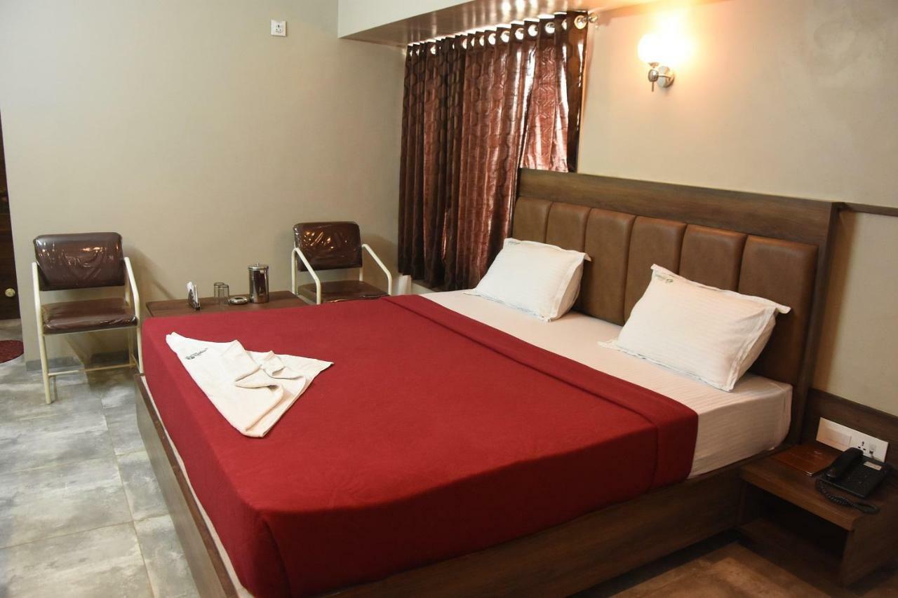 Hotel Vrindavan Deluxe Colhapur Exterior foto