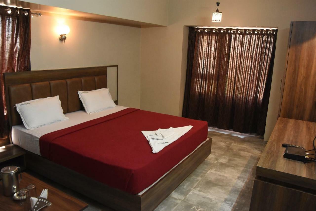 Hotel Vrindavan Deluxe Colhapur Exterior foto