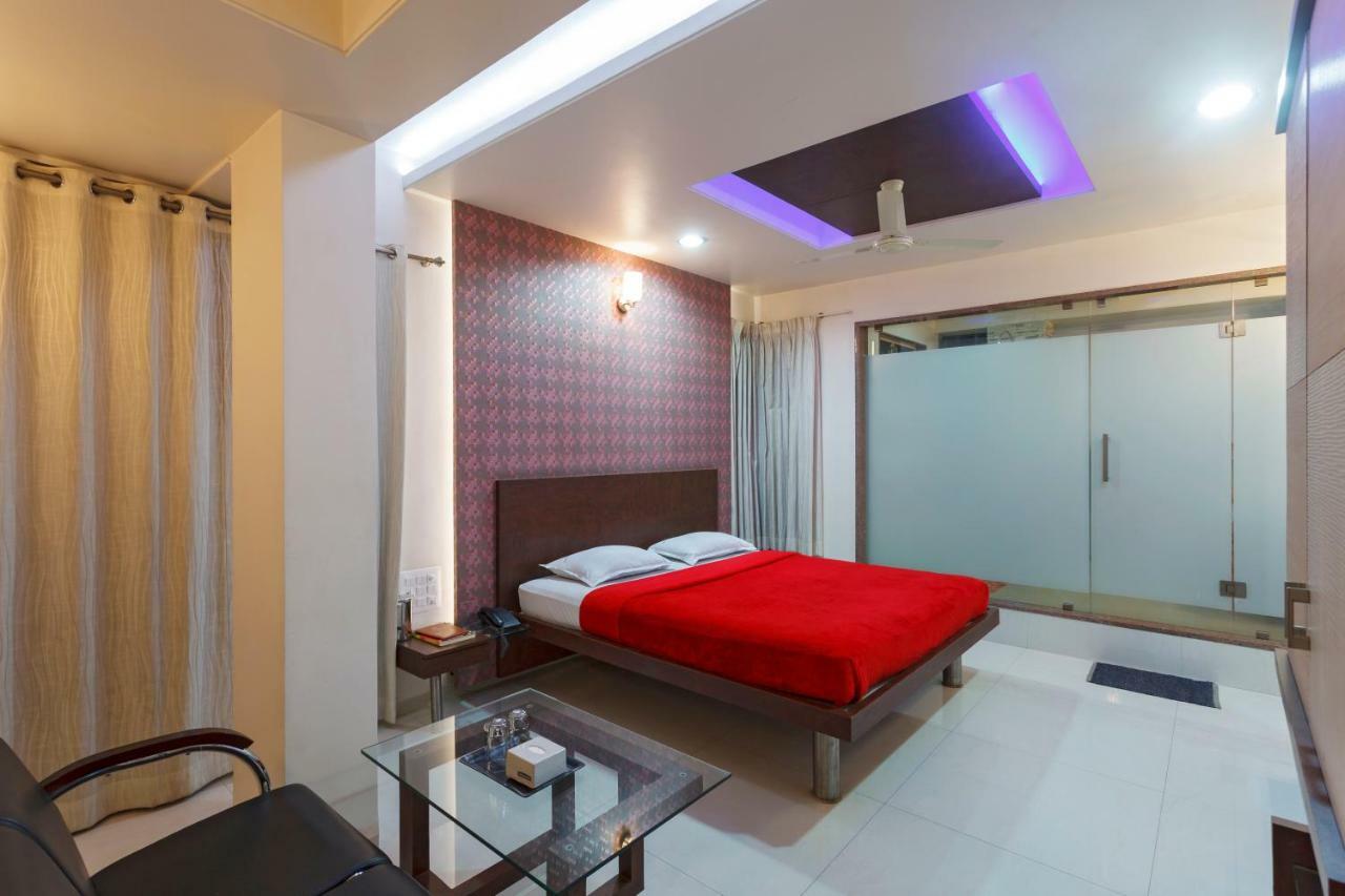 Hotel Vrindavan Deluxe Colhapur Exterior foto