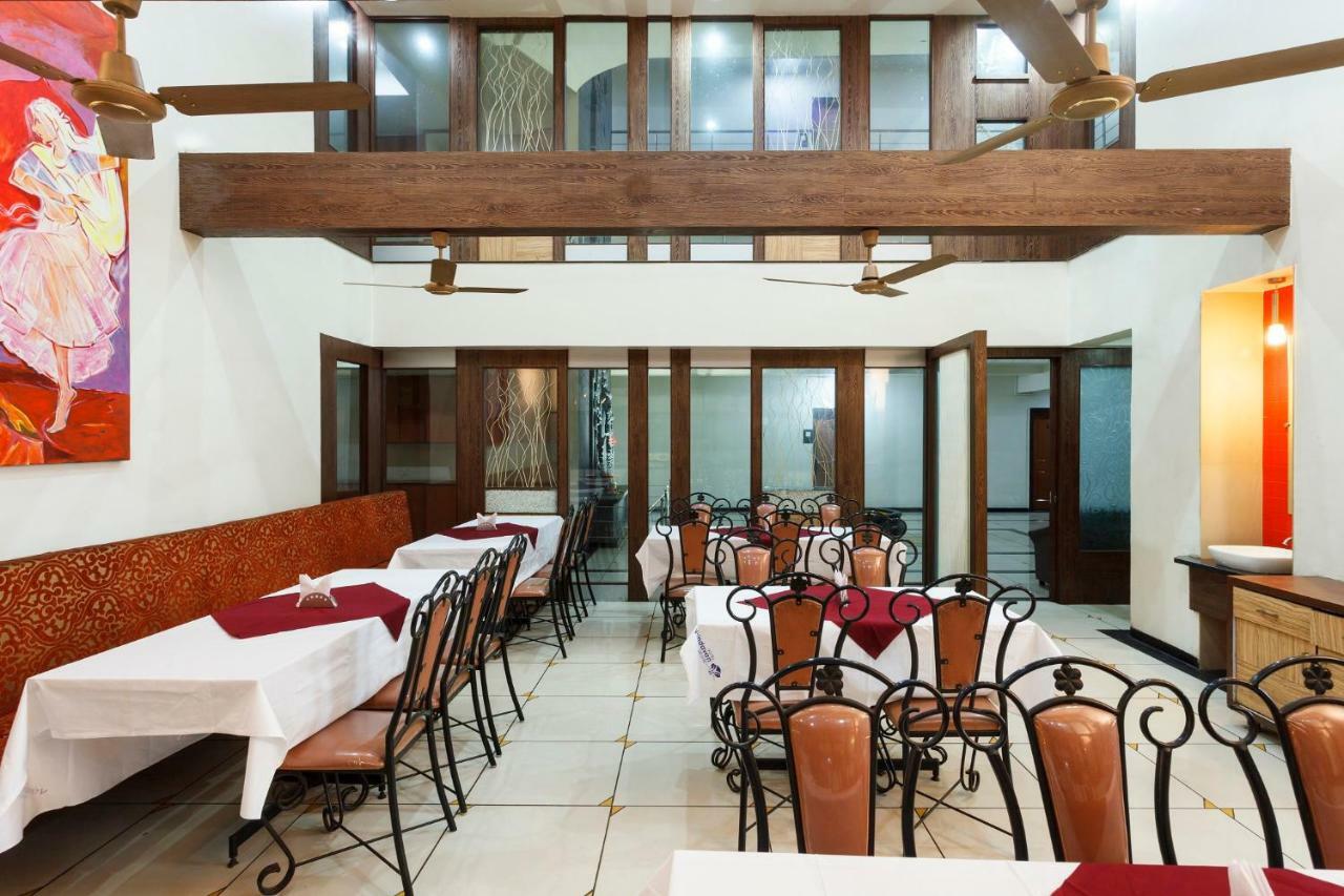 Hotel Vrindavan Deluxe Colhapur Exterior foto