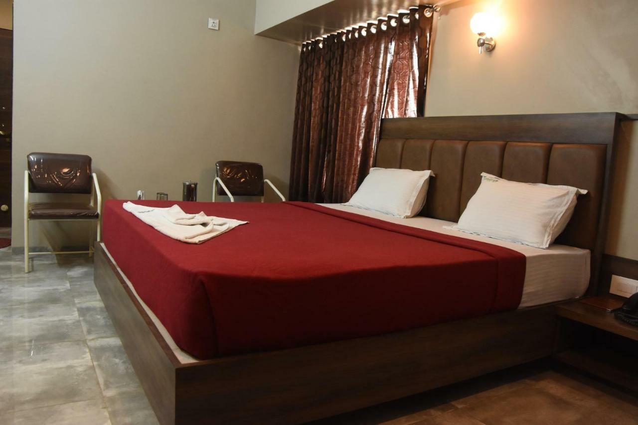 Hotel Vrindavan Deluxe Colhapur Exterior foto