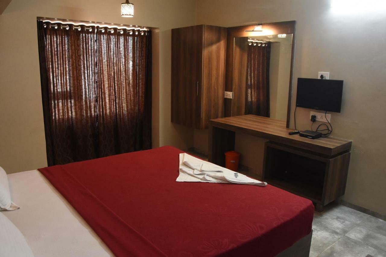Hotel Vrindavan Deluxe Colhapur Exterior foto